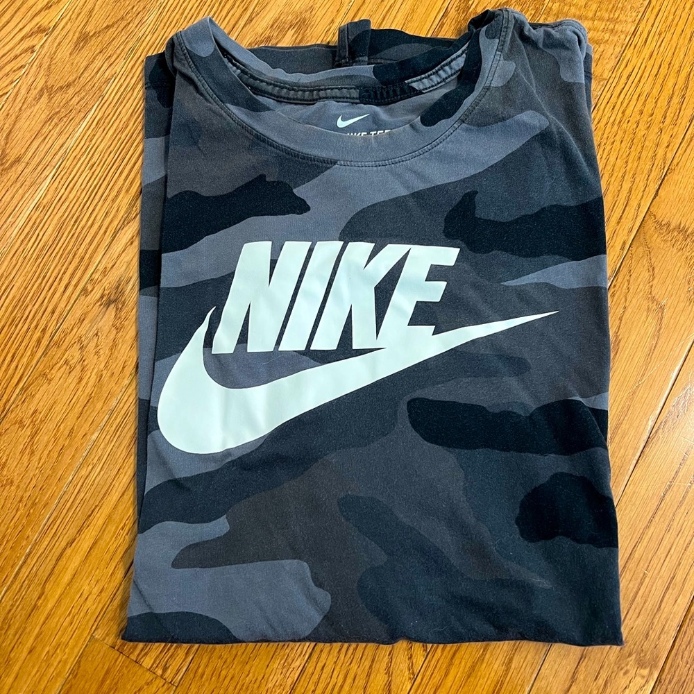 Nike Casual Grey and Black Camouflage T-Shirt, XXL